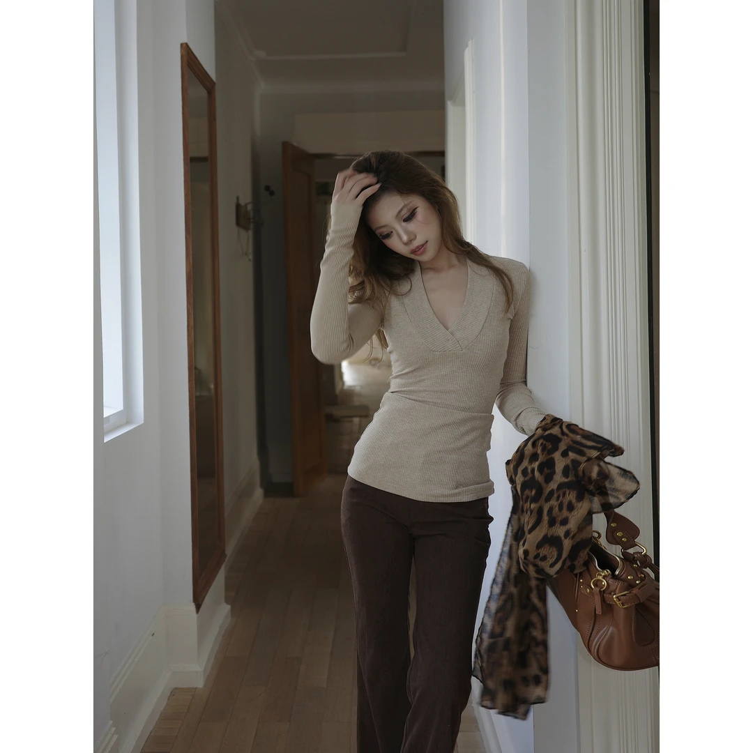 Lekii 秋冬百搭女显瘦遮肉V领双色针织坑条纹长袖T恤KXT20337