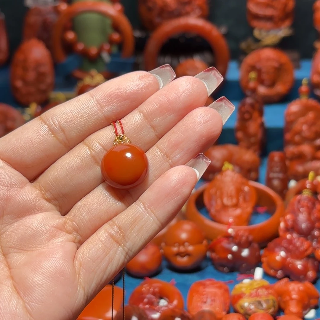 18K金镶嵌雕刻南红玛瑙道**我