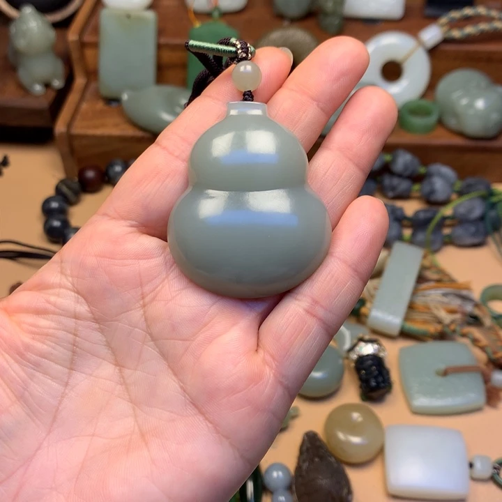 小****和田玉未镶嵌颈饰