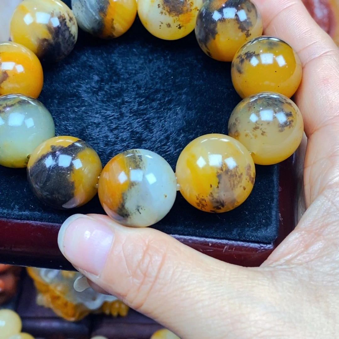 石英质玉（黄龙玉）未镶嵌颈饰