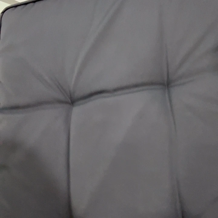 瑕疵深灰色长方形四个眼扣坐垫发一