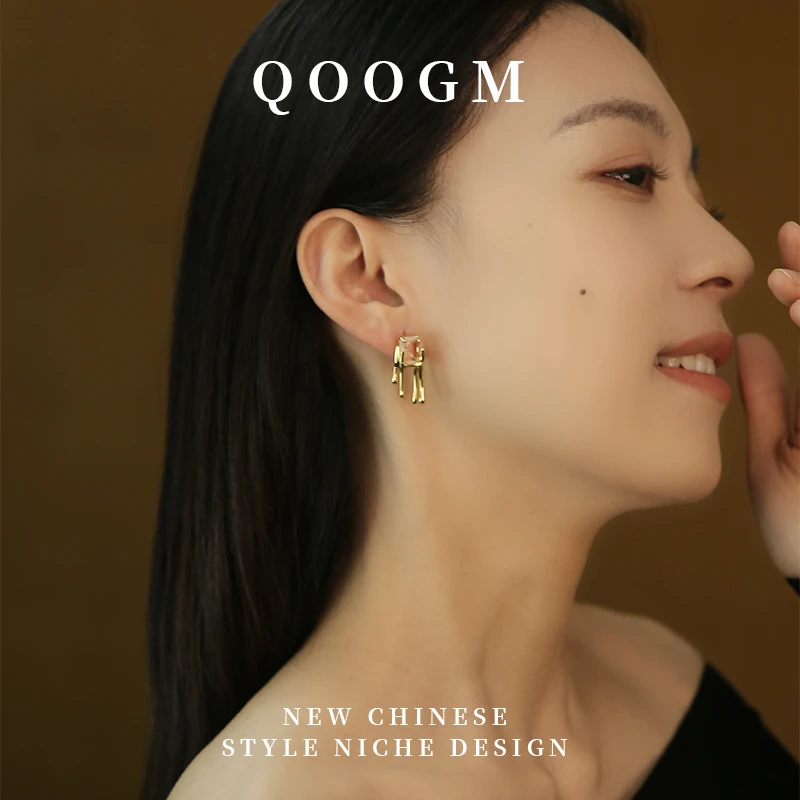 铜合金锆石耳饰 qoogm轻奢风格耳钉金色熔岩简约配饰新年送礼女生