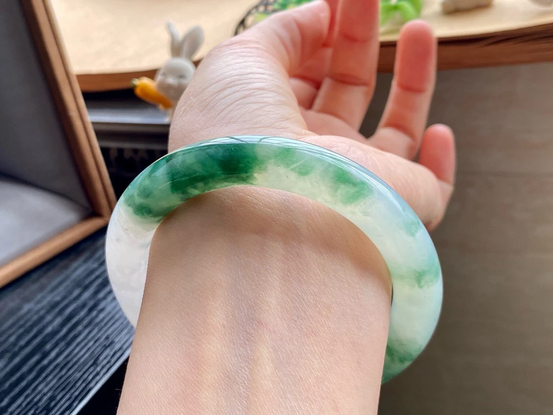 翡翠飘花607批4143号57.5-10.5冰飘花大圈口圆条