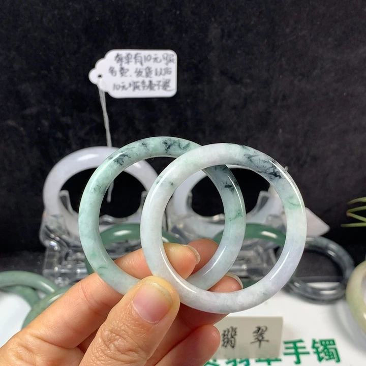 翡翠未镶嵌手镯47号。 43圈