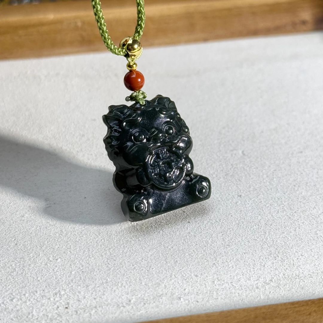 【然然家】天然新疆一细料老油青吞金兽吊坠