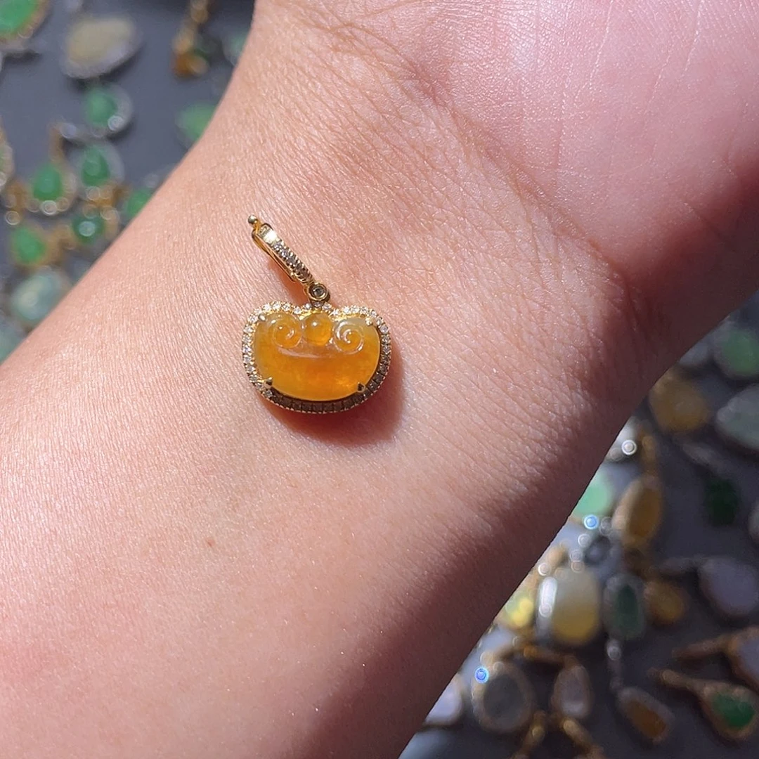 吊坠(不含链)18K金镶嵌翡翠