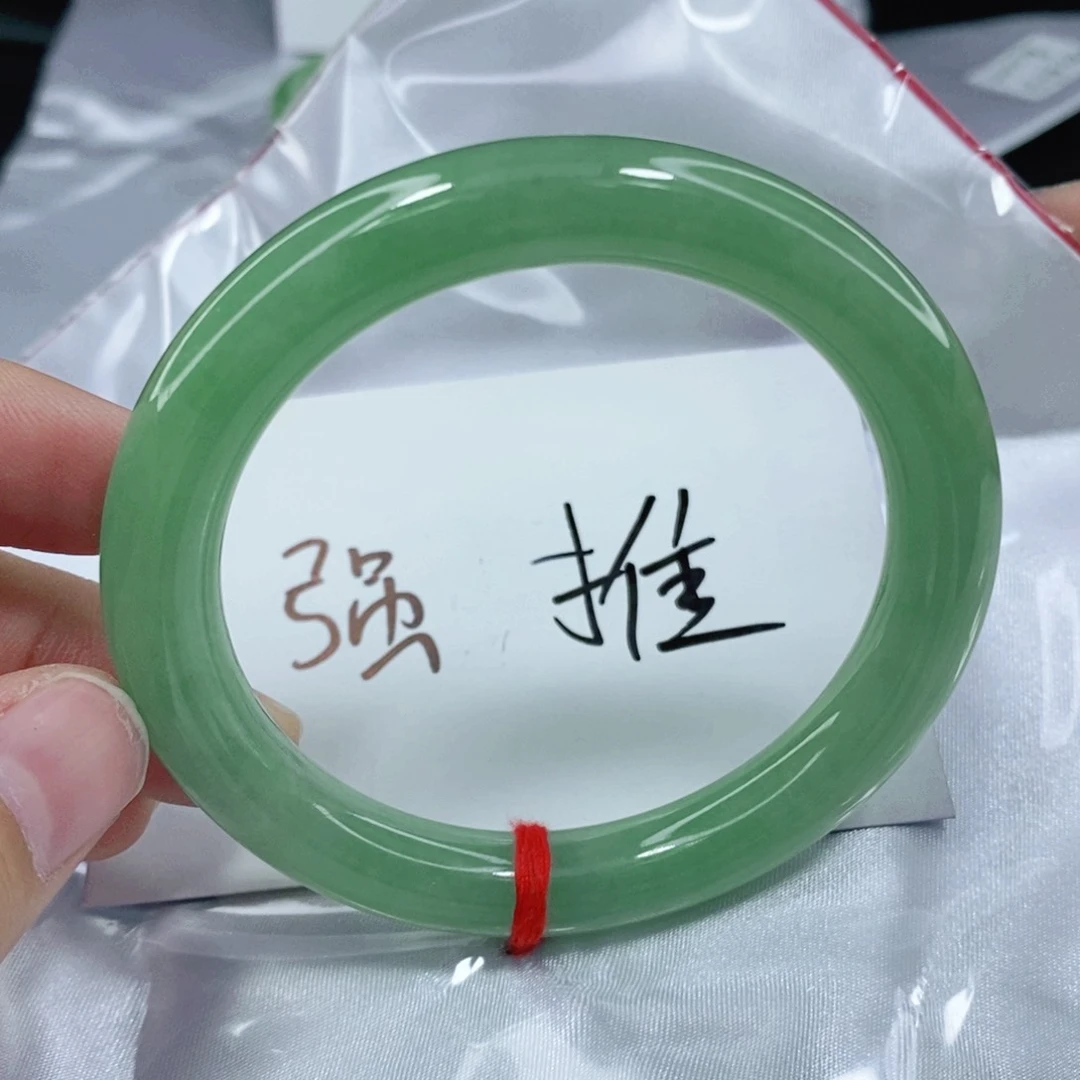 翡翠手镯未镶嵌58.8圈口圆条
