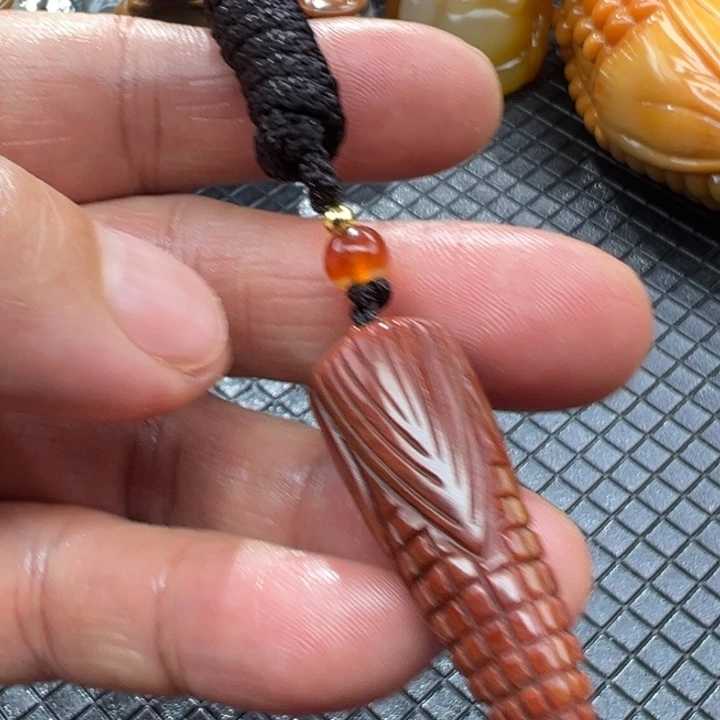 石英质玉（黄龙玉）颈饰合金