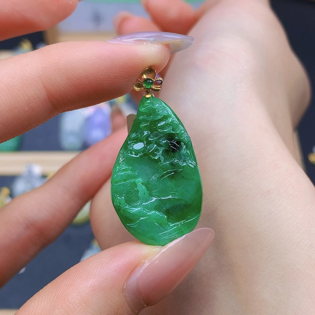 翡翠18K金镶嵌颈饰翡翠