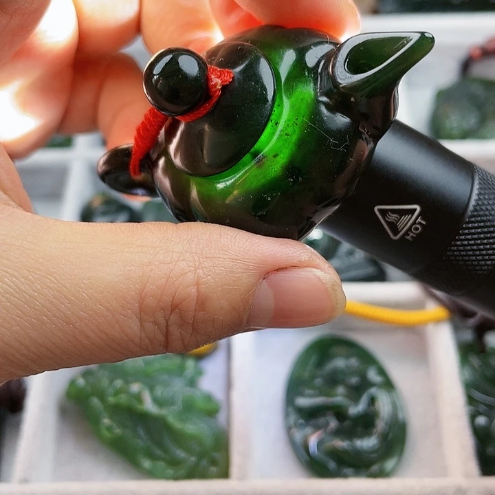 蛇纹石玉未镶嵌挂件