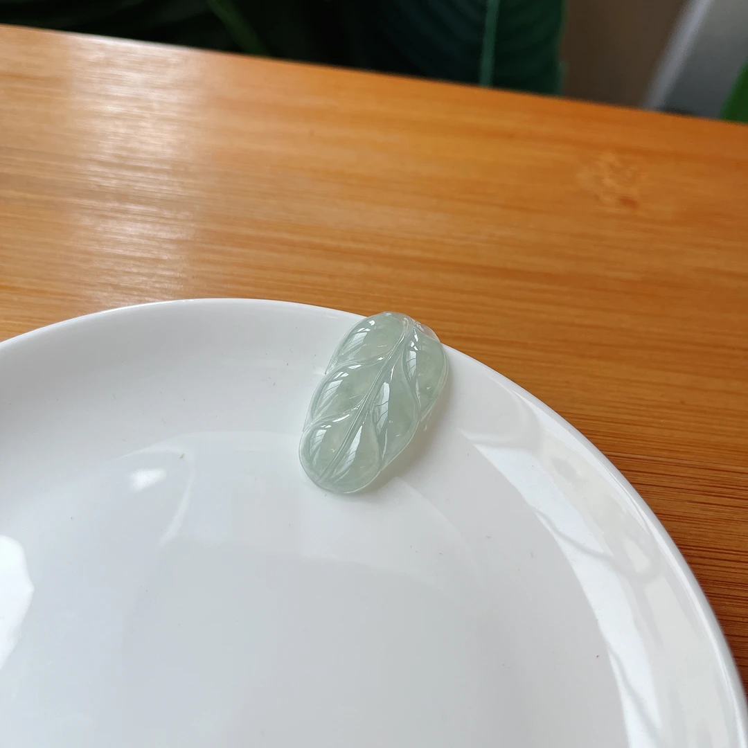 【郭老师】约31*19*3.5mm天然缅甸料翡翠晴底叶子