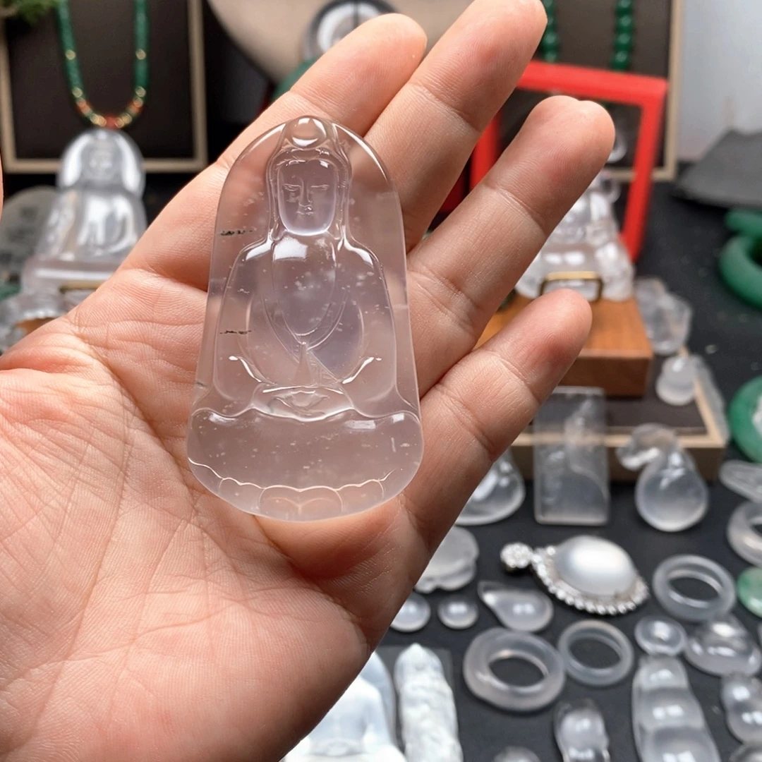 舞***歌石英质玉未镶嵌颈饰