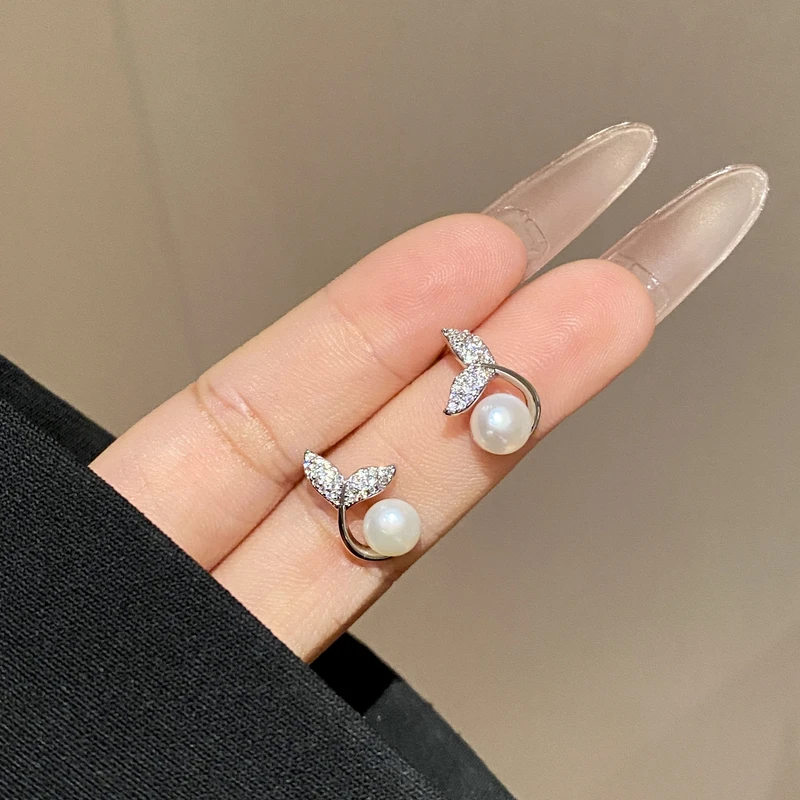 精致ins温柔设计简约大气鱼尾耳钉A3043