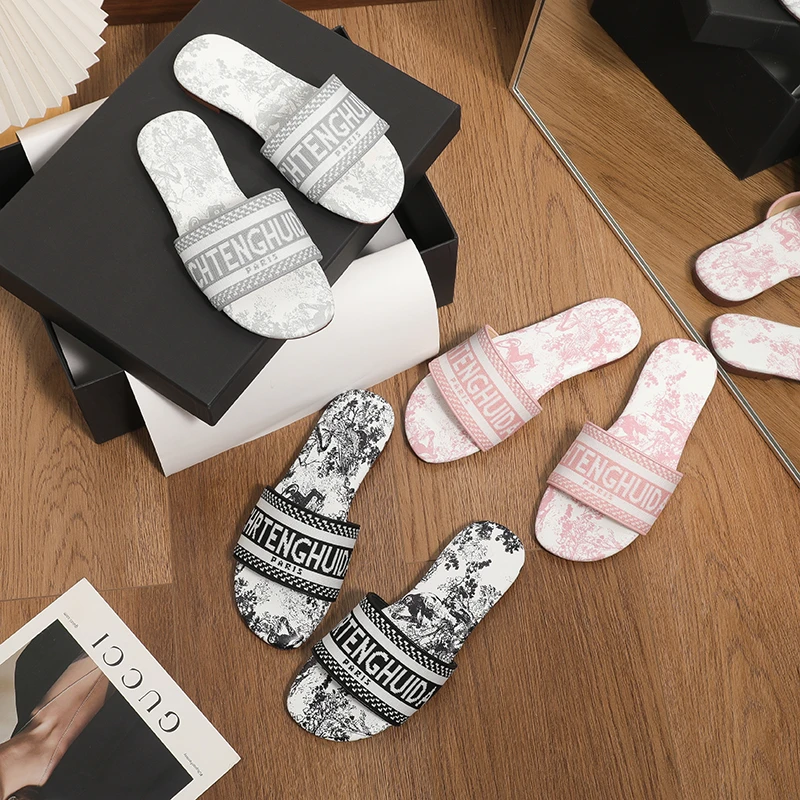 【诺一家加宽加肥大码女鞋】字母平底拖夏季休闲软底拖鞋时尚沙滩鞋