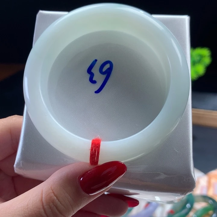 翡翠未镶嵌手镯细腻轮胎54