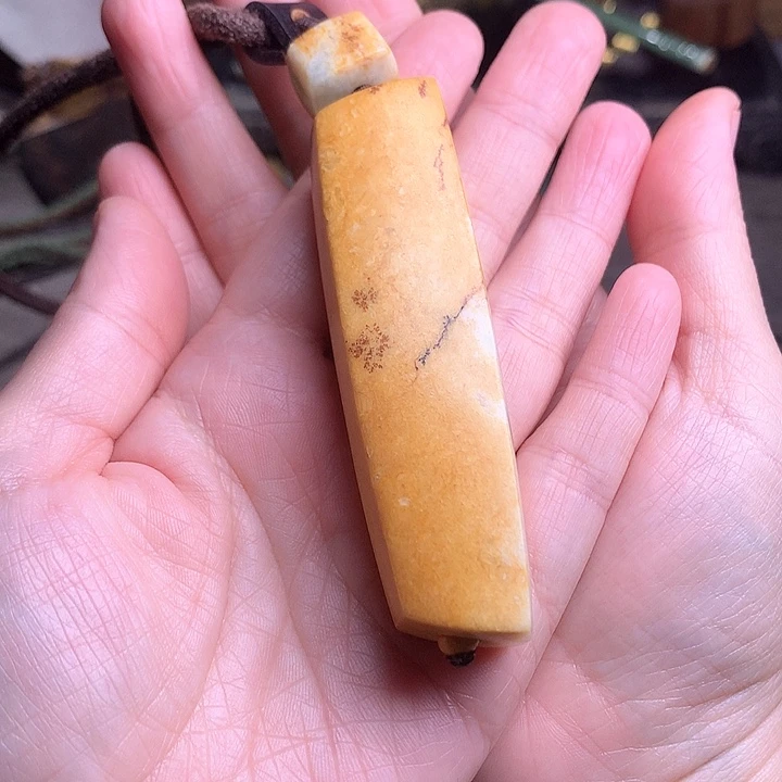 岫岩河磨玉（透闪石质玉）手把未镶嵌橙**脊