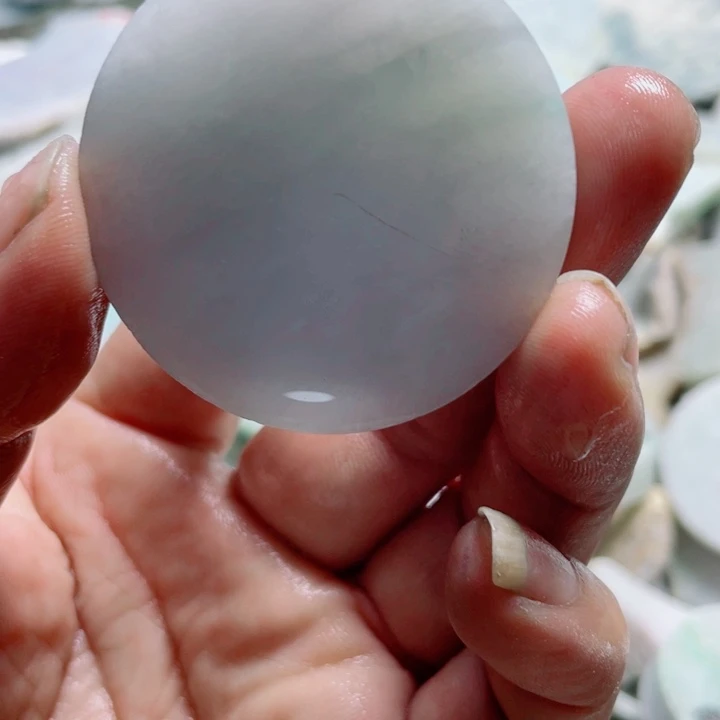 翡翠挂件未镶嵌翡翠