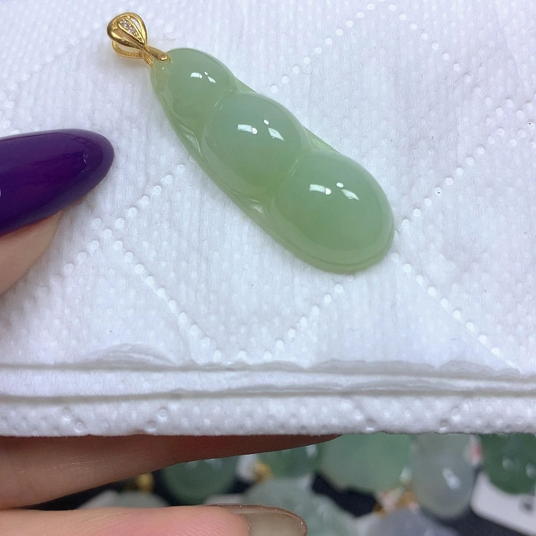 翡翠未镶嵌颈饰挂件