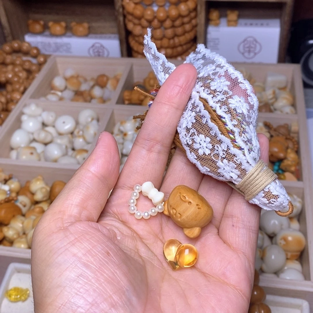 @***呀吊坠猴头核桃蜜心1.07克小熊米白晶蝴蝶焦糖玛奇朵