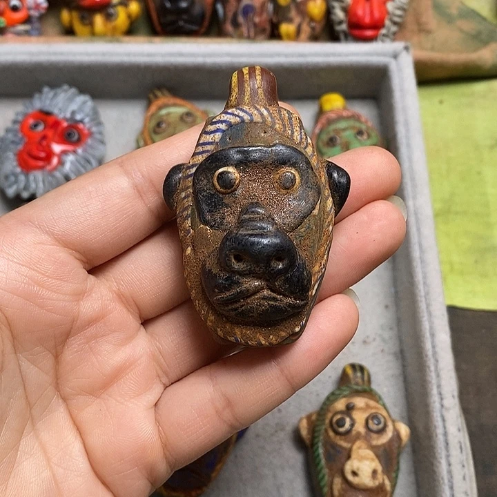 琉璃颈饰顶珠猩猩030