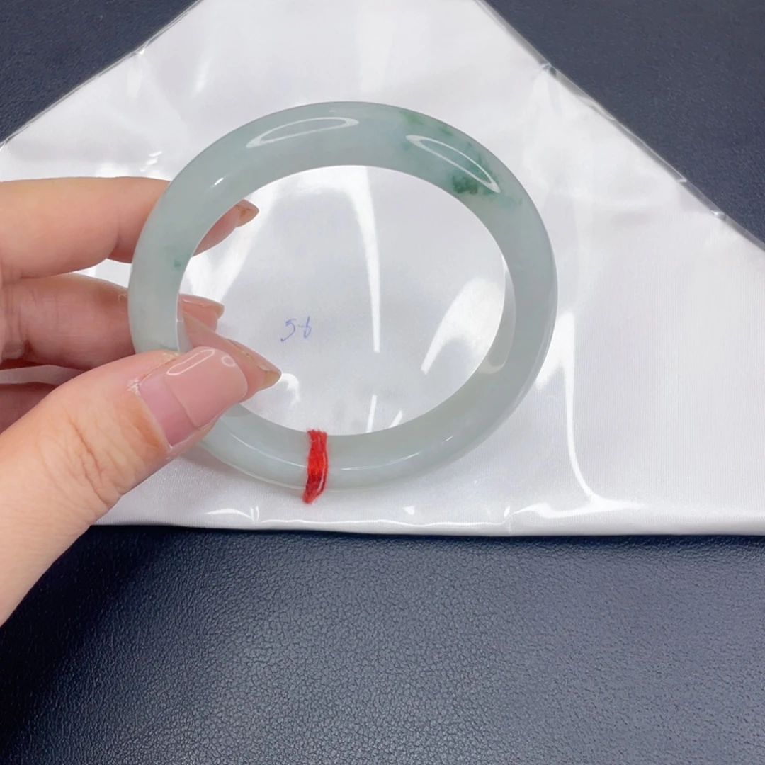 初***呢翡翠未镶嵌手镯冰飘花