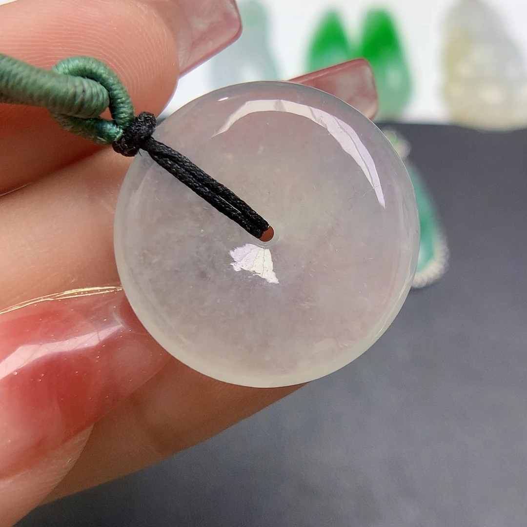 翡翠颈饰未镶嵌平安扣