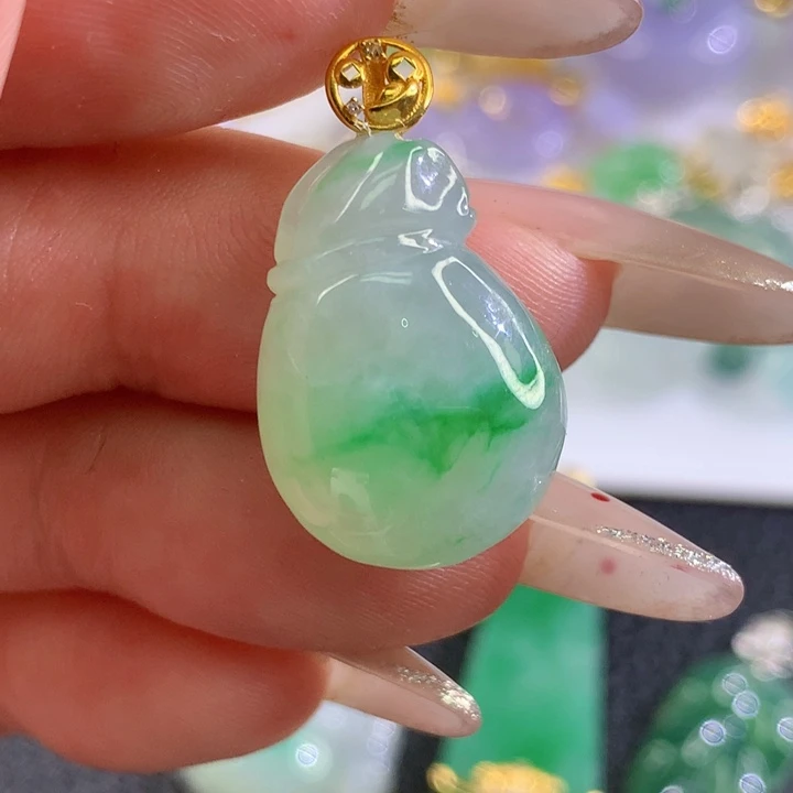 翡翠18K金镶嵌颈饰翡翠