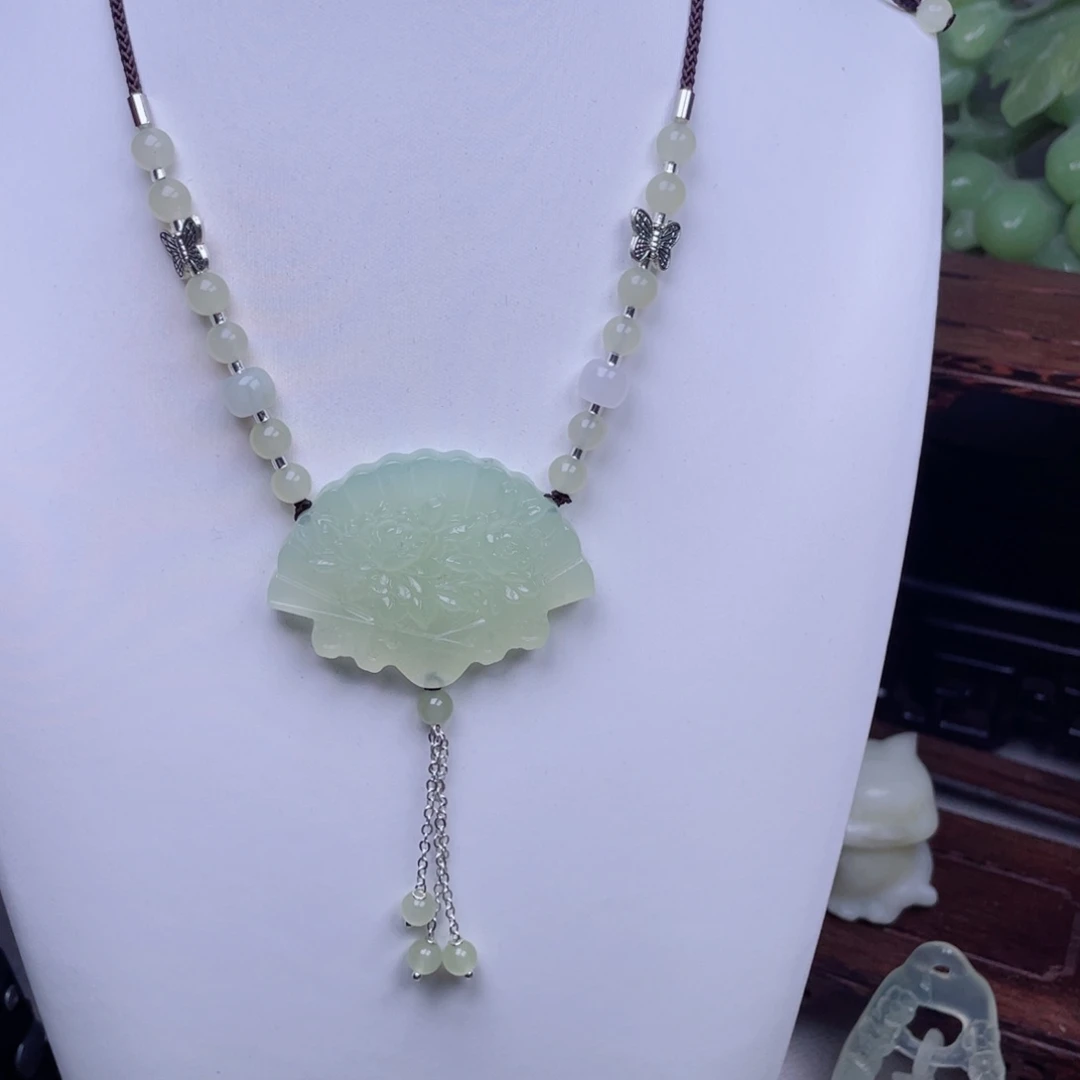 蛇纹石玉颈饰未镶嵌