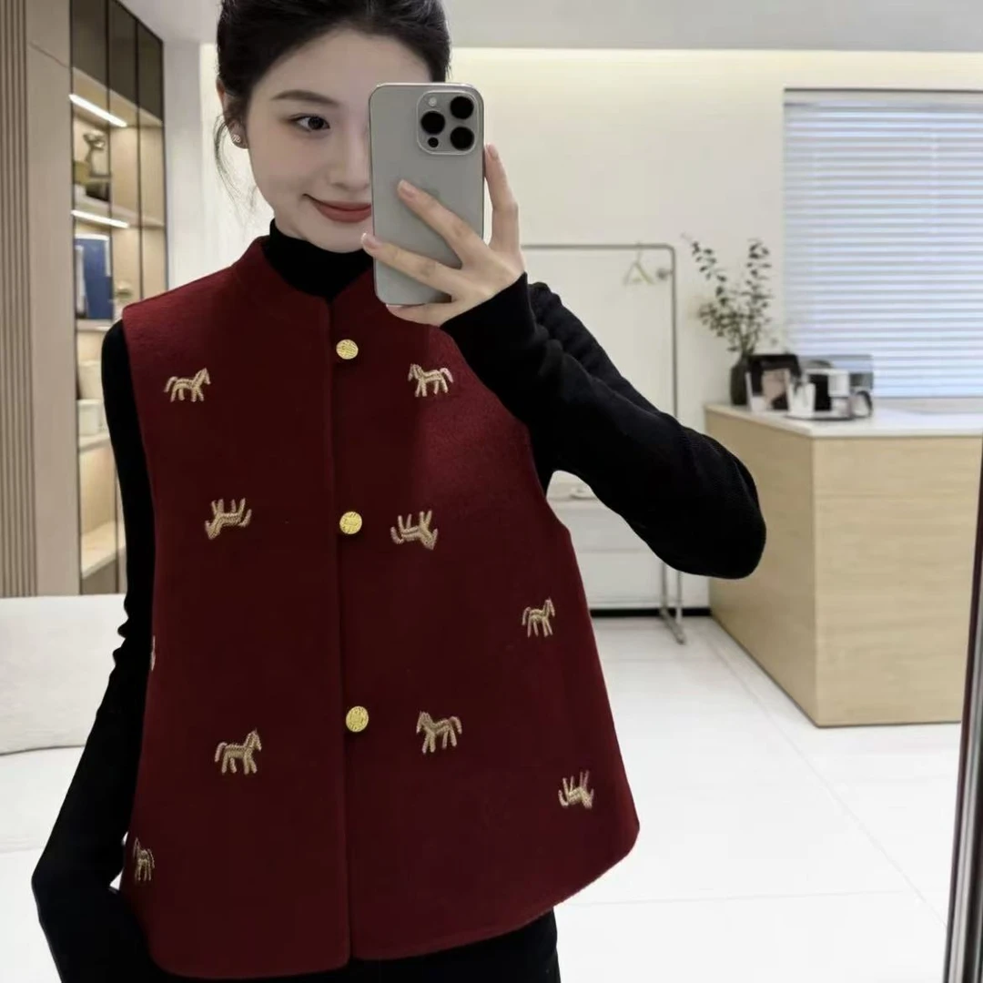 那简家 年货冬款新中式高级感小马刺绣国风马甲女