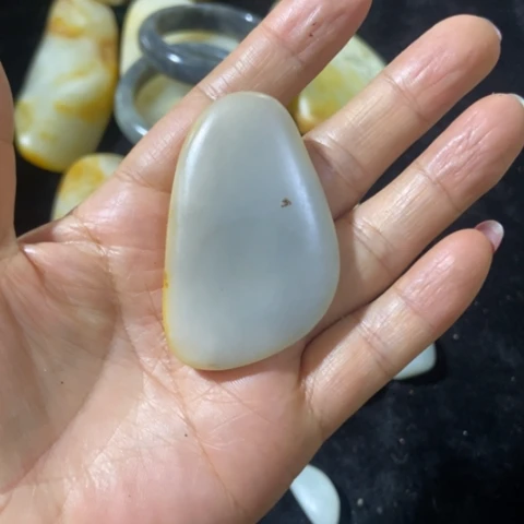 未镶嵌和田玉（糖玉）车挂