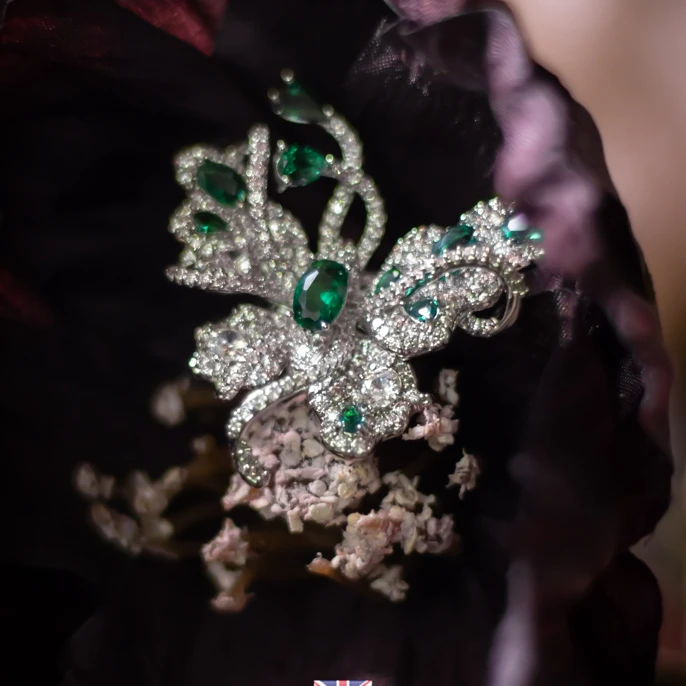 铜合金仿水晶胸针 【1820】周年珍藏英｜经典原标克拉款CrownFrett