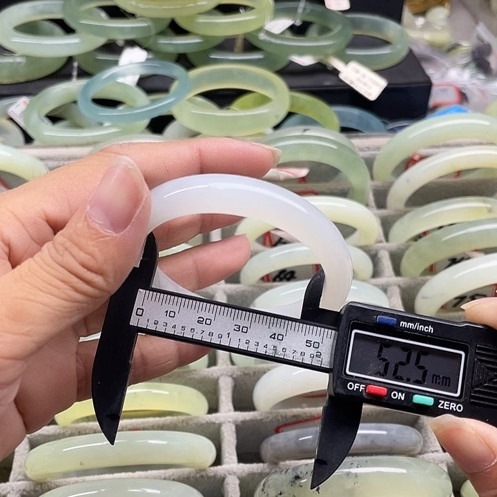 蛇纹石玉未镶嵌手镯60