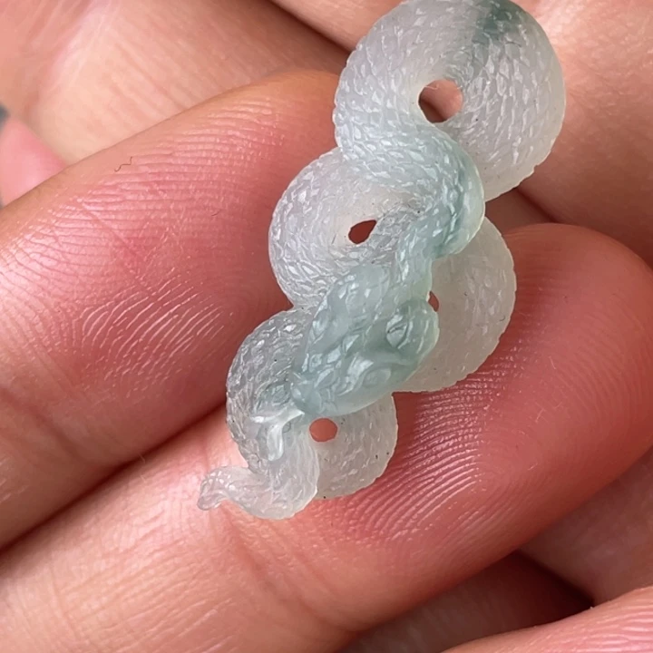 定制翡翠未镶嵌蛇