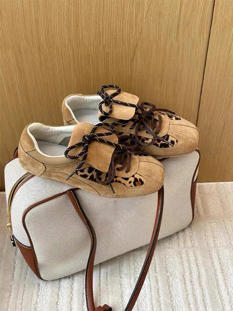 精选特特福福休闲运动百搭女鞋-样品 微瑕~499