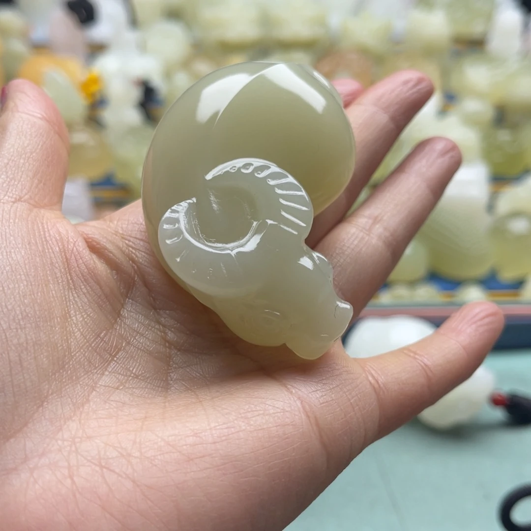 山***鞋玉天然桌面小摆件