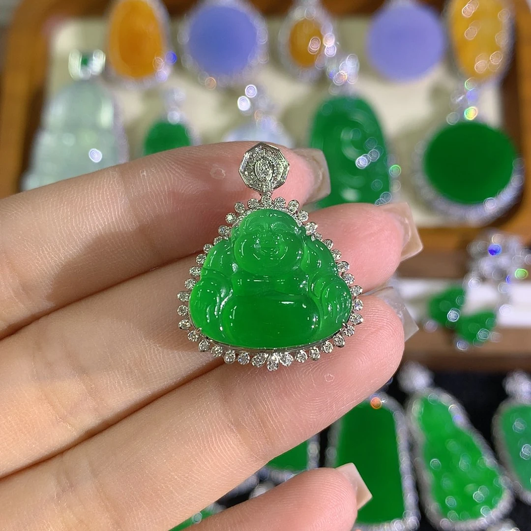 颈饰18K金镶嵌翡翠佛公
