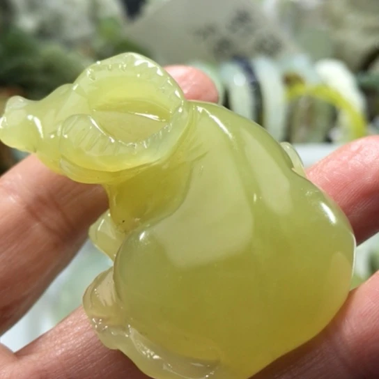 岫玉未镶嵌手把牛