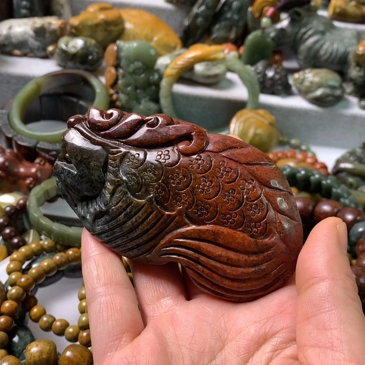 未镶嵌岫岩河磨玉（透闪石质玉）把件