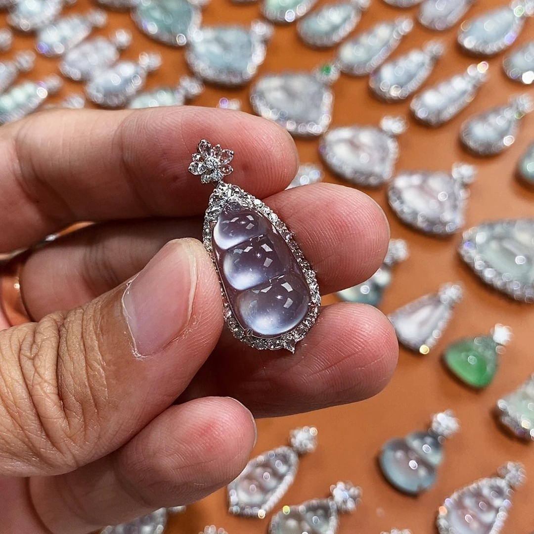 翡翠18K金镶嵌颈饰啊啊啊啊啊