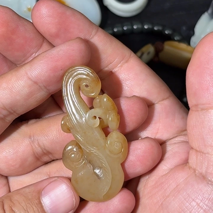 颈饰未镶嵌和田玉（白玉）