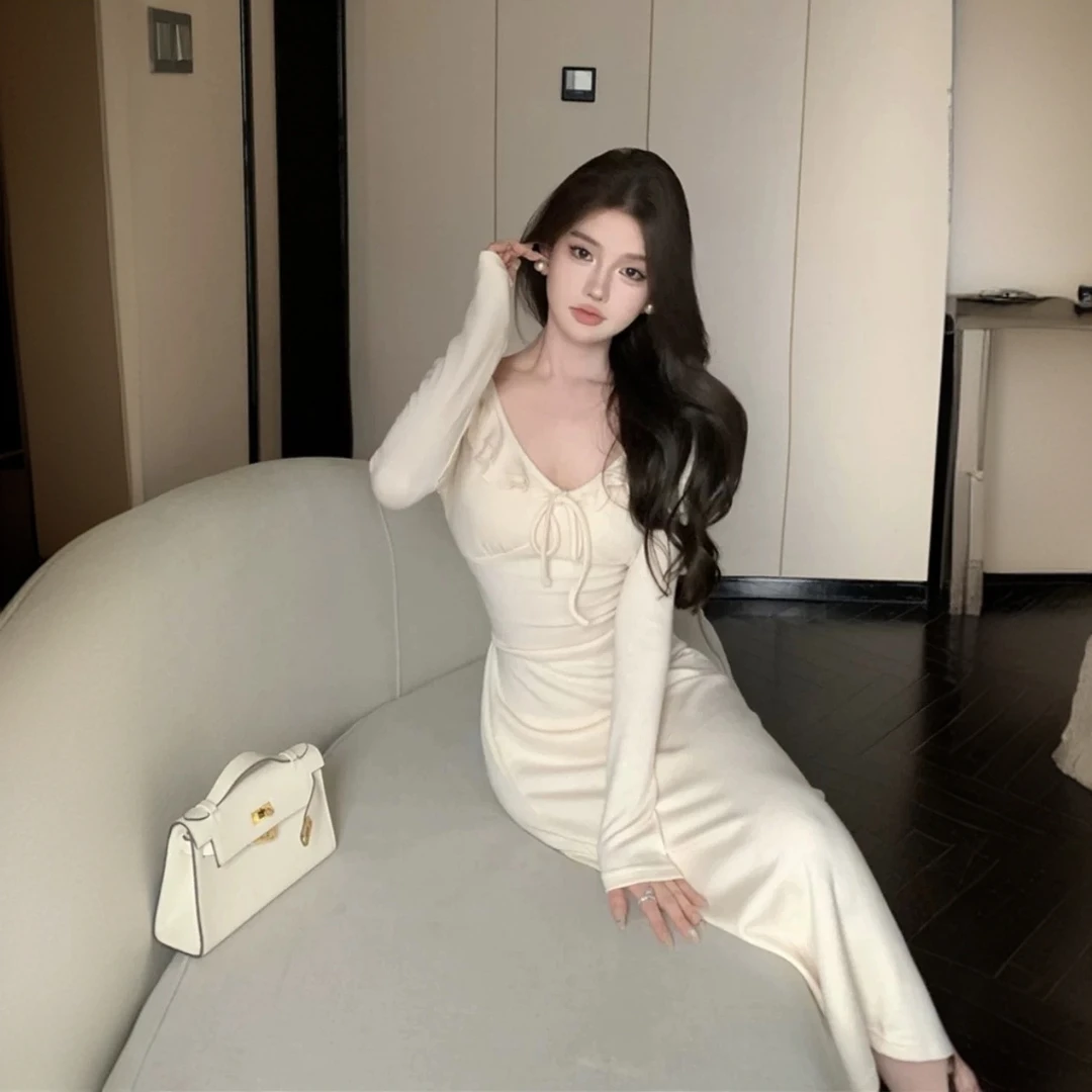 茶歇温柔风荷叶边长袖连衣裙女新款纯欲收腰显瘦包臀裙子气质长裙