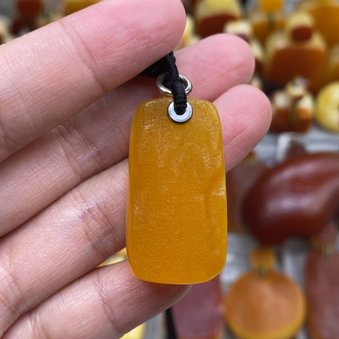 蜜蜡未镶嵌珠宝奇石