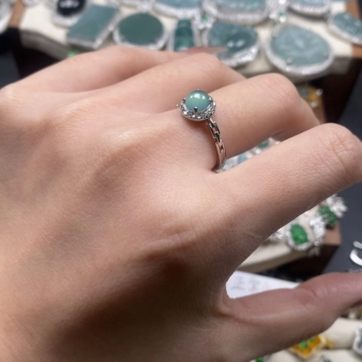 翡翠颈饰未镶嵌翡翠