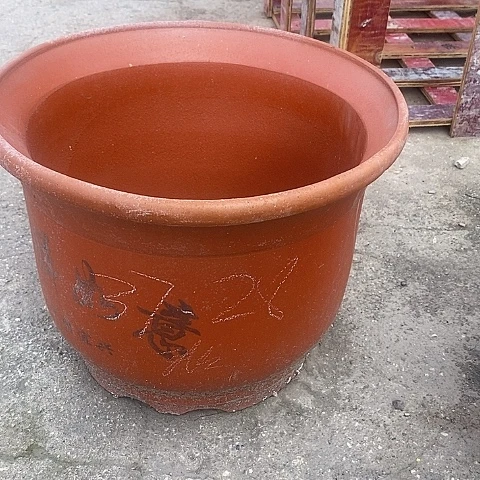 中国宜兴紫砂花盆，