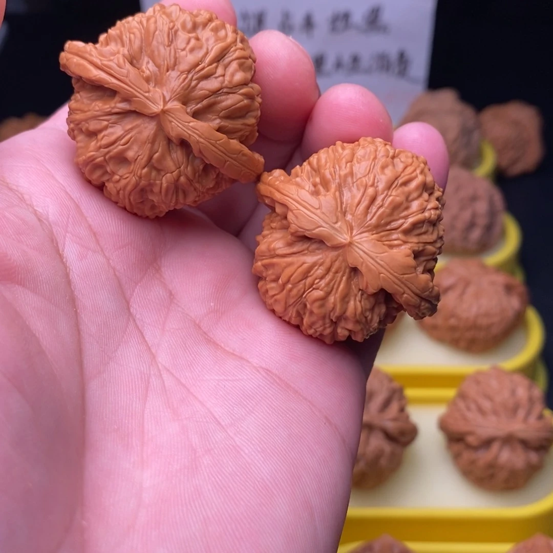 桃核把件山地球白尺寸40