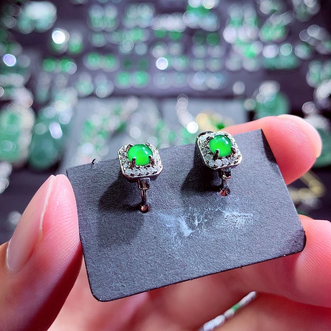 翡翠未镶嵌颈饰戒指