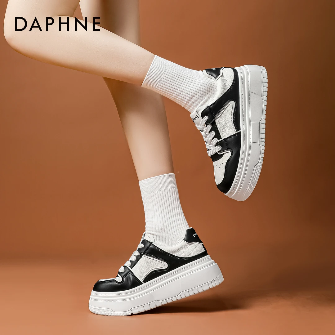 Daphne/达芙妮2025秋季时尚百搭爆款小白鞋厚底增高琥珀流光女鞋