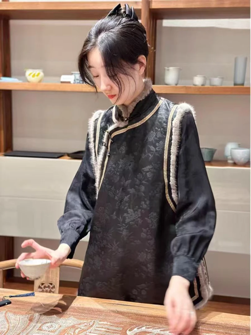 新中式老钱风高级感超好看洋气独特别致黑色盘扣提花拼接马甲夹棉