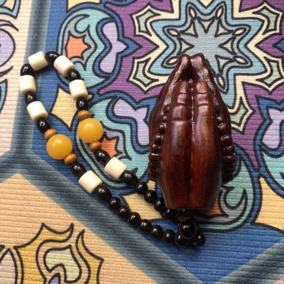 3紫檀创意雕刻工艺 双手合十把件 （无礼盒）