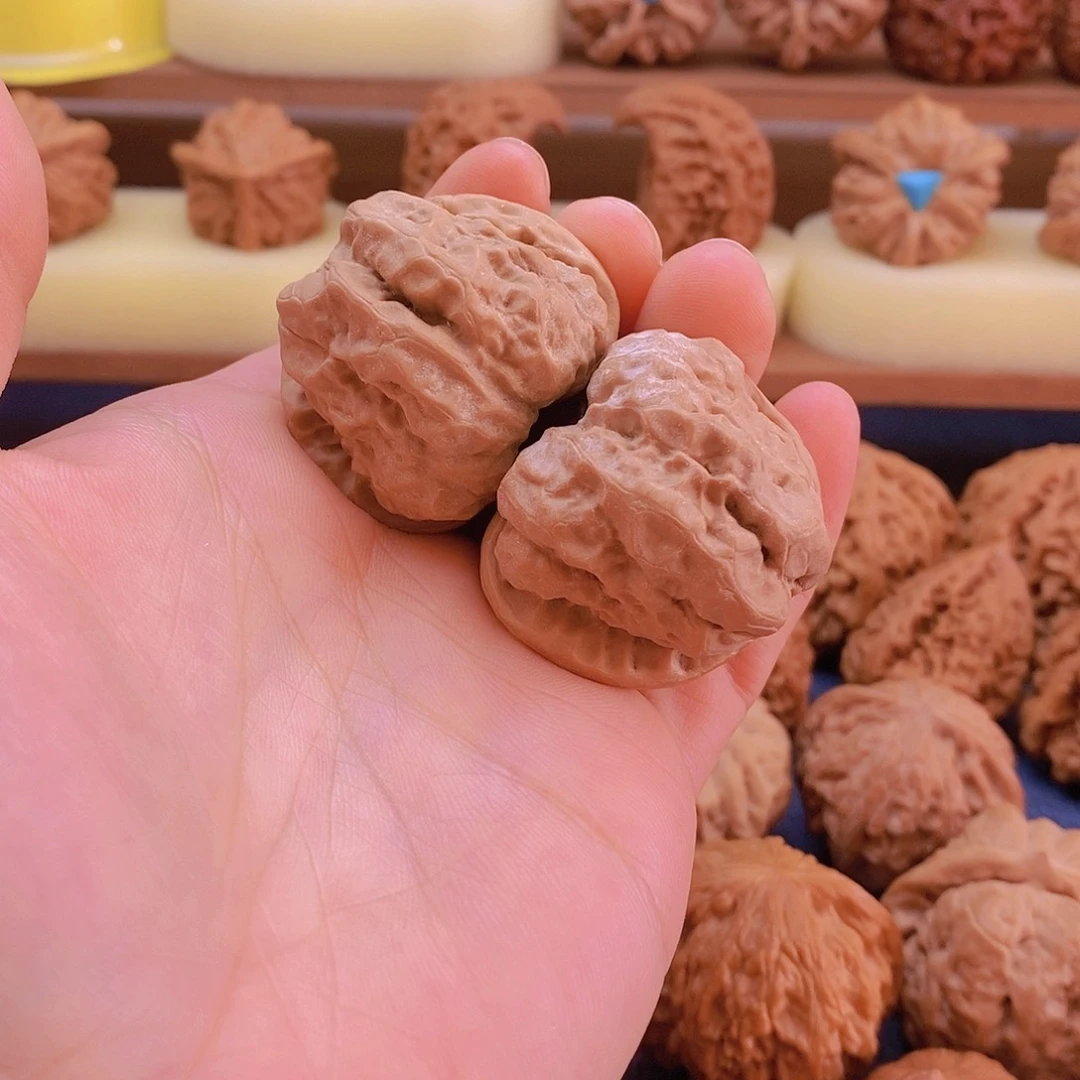 39➕蛤蟆头文玩核桃红皮